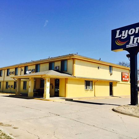 Lyons Inn Exterior photo